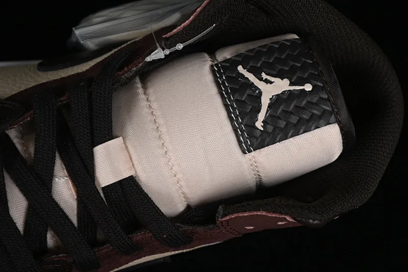 All Categories Air Jordan Jordan Series Basketball Shoes Air Jordan 1 Mid Air Jordan 1 Mid AJ1 Joe 1 Velvet Brown Zhongbang Basketball Shoes FZ4359-200